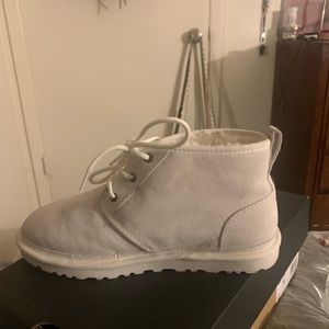 White Neumel Uggs, Men's size 9